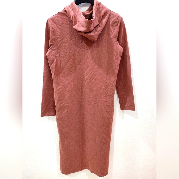 Dress with cap - Picture 3 of 5